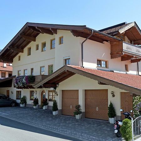 Appartement Irmgard Brixen im Thale Bagian luar foto