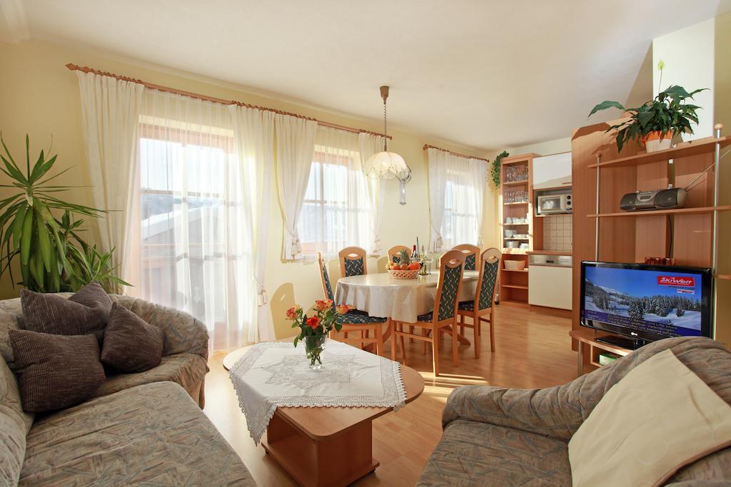 Appartement Irmgard Brixen im Thale Ruang foto